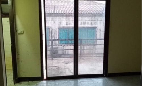 ขายทาวน์เฮ้าส์ 3 ชั้น 30 ตรว หมู่บ้านคลองหลวงโฮมเพลส ตรงข้ามแมคโครคลองหลวง โทร 0982251577