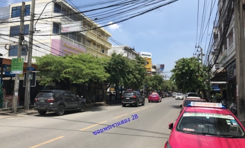 ขายที่ดิน ถนนพระราม2 ซอย28 แยก22 เขตจอมทอง กทม. พร้อมสิ่งปลูกสร้าง เป็นพื้นที่สีส้ม ขนาด 8 ไร่ 1 งาน 85 ตร.ว. โทร. 0814018666