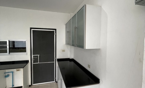 ขายบ้าน 2 ชั้น หมู่บ้าน โนเบิลทารา งามวงศ์วาน เมืองนนทบุรี หน้าโครงการติดสถานีรถไฟฟ้า Tel 089-8578865