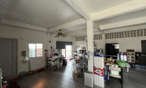 ขายด่วน ที่ดินติดถนนพร้อมอาคาร 4 ชั้น อยู่หัวมุม ถนนจันทน์ 43 (สาทร–พระราม 3) ทำเลดีมาก