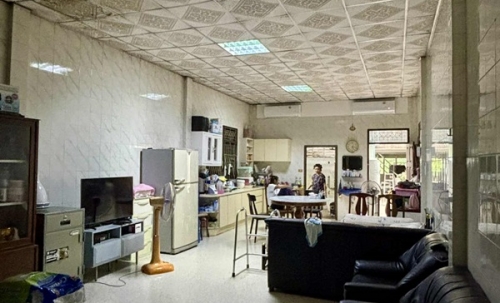 ขายตึก อาคารพาณิชย์ 2 ชั้น ถลาง ภูเก็ต ติดถนนเชิงทะเล ทำเลทอง เหมาะทำธุรกิจหลายรูปแบบ โทร 065-8785994