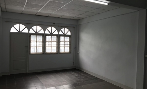 ให้เช่า ตึกแถว 4 ชั้น ต่อเติมเต็ม เอกชัย 69/1 ราคา 1หมื่นบาท/ด. บาท T. 086-4540423