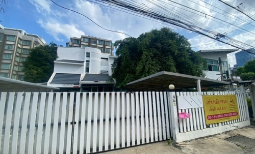 ให้เช่า/เซ้ง/ขาย บ้านทำสำนักงาน-ลาดพร้าว ซ.8 ทำเลทอง ใจกลางเมือง ใกล้ MRT โทร 0906360022