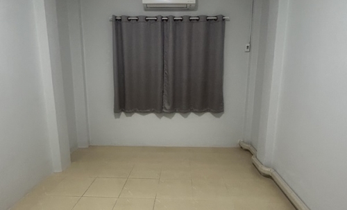 ให้เช่า ทาวน์เฮ้าส์ รีโนเวทใหม่ ม.นิราวิลล์ ใกล้ซอย บางบอน 5 เข้าออกได้หลายทาง โทร 0935109099