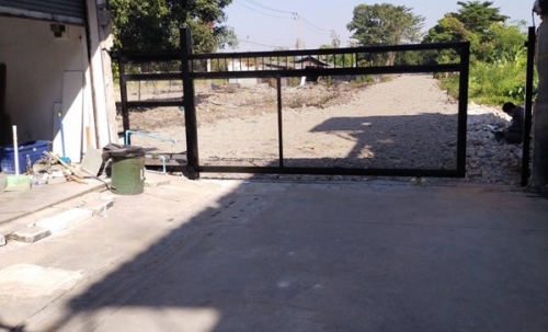 ขายที่ดิน ถนนพระราม2 ซอย28 แยก22 เขตจอมทอง กทม. พร้อมสิ่งปลูกสร้าง เป็นพื้นที่สีส้ม ขนาด 8 ไร่ 1 งาน 85 ตร.ว. โทร. 0814018666