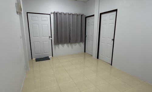 ทาวน์เฮ้าส์ รีโนเวทใหม่ ให้เช่า ม.นิราวิลล์ ฝั่งตรงข้าม สวนอุตสาหกรรม จงสถิตย์ ใกล้ซอย บางบอน 5 โทร 0935109099