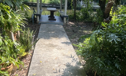 ขายที่ดิน ถนนพระราม2 ซอย28 แยก22 เขตจอมทอง กทม. พร้อมสิ่งปลูกสร้าง เป็นพื้นที่สีส้ม ขนาด 8 ไร่ 1 งาน 85 ตร.ว. โทร. 0814018666