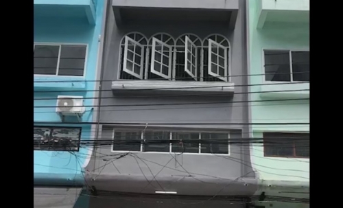 ให้เช่า ตึกแถว 4 ชั้น ต่อเติมเต็ม เอกชัย 69/1 ราคา 1หมื่นบาท/ด. บาท T. 086-4540423