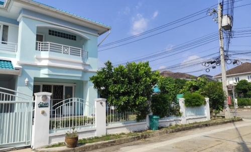 ขายบ้านเดี่ยว 2ชั้น มบ.ลัดดารมย์ 89ตร.วา หลังริมถนนเมนหมู่บ้าน ทำเลดี โครงการติดถนนใหญ่  รัตนาธิเบศร์ หน้าทางเข้า ติดMRT สีม่วง สถานีไทรม้า