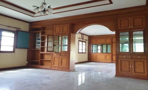 ขายบ้านหรูใจกลางเมืองศรีสะเกษ บนเนื้อที่ 1 ไร่ 1 งาน 49 ตารางวา