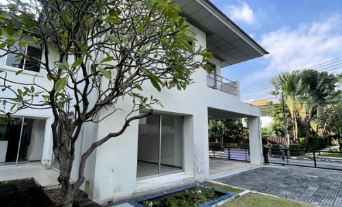 ขายบ้าน 2 ชั้น หมู่บ้าน โนเบิลทารา งามวงศ์วาน เมืองนนทบุรี หน้าโครงการติดสถานีรถไฟฟ้า Tel 089-8578865