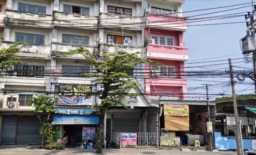 ขายอาคารพาณิชย์ ปากซอยประชาอุทิศ 127 ใกล้บิ๊กซี ติดถนนใหญ่ ทำเลศักยภาพสูง โทร 063-365-9464