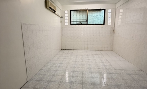 ให้เช่าทาวเฮ้าส์ 3 ชั้น หมู่บ้าน สินทวีแกรนด์วิลเลจน์ ใกล้ห้างเซ็นทรัลพระราม2 พร้อมอยู่ โทร 081-8218151