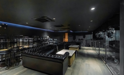 ปล่อยเช่า อาคาร 3 ชั้น (2,100 ตรม.) ทำเลใจกลางเอกมัย ปัจจุบันตกแต่งเป็น Nightclub สามารถดำเนินธุรกิจต่อได้ทันที โทร 090-6360022
