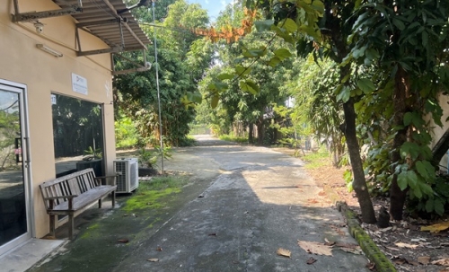 ขายที่ดิน ถนนพระราม2 ซอย28 แยก22 เขตจอมทอง กทม. พร้อมสิ่งปลูกสร้าง เป็นพื้นที่สีส้ม ขนาด 8 ไร่ 1 งาน 85 ตร.ว. โทร. 0814018666