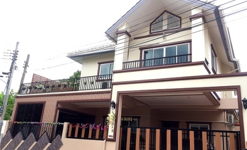 ขายบ้านเดี่ยว 2 ชั้น หมู่บ้านอิ่มอัมพรทาวน์ ซอยราชพฤกษ์ 9 ใกล้ BTS บางหว้า โทร 065-1515166