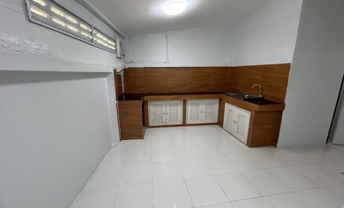 ให้เช่า ทาวน์เฮ้าส์ รีโนเวทใหม่ ม.นิราวิลล์ ใกล้ซอย บางบอน 5 เข้าออกได้หลายทาง โทร 0935109099