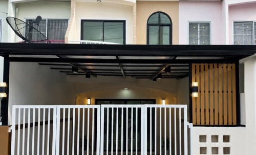 ขายทาวน์เฮาส์ 2 ชั้น อิมพีเรียลเพลส-ซอยลาดปลาดุก ทำเลทองหลังห้าง JAS Green Village ถนนเมนกว้าง 16 เมตร หลังบ้านไม่ติดใคร