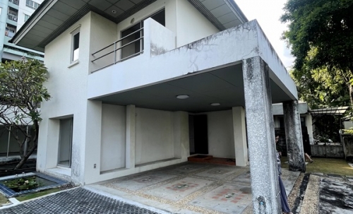 ขายบ้าน 2 ชั้น หมู่บ้าน โนเบิลทารา งามวงศ์วาน เมืองนนทบุรี หน้าโครงการติดสถานีรถไฟฟ้า Tel 089-8578865