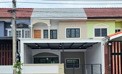 หมู่บ้านศรีประจักษ์7  ไทรน้อย นนทบุรี ทาวน์เฮาส์ 2 ชั้น ถนนเมนค้าขายได้ ตกแต่งใหม่พร้อมอยู่ หลังบ้านติดทุ่งนา