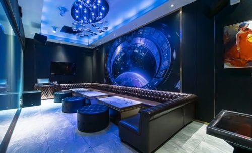 ปล่อยเช่า อาคาร 3 ชั้น (2,100 ตรม.) ทำเลใจกลางเอกมัย ปัจจุบันตกแต่งเป็น Nightclub สามารถดำเนินธุรกิจต่อได้ทันที โทร 090-6360022