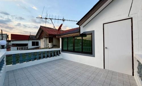 หมู่บ้านทรายทองนิเวศน์  ใกล้ห้าแยกปากเกร็ด ทาวน์เฮาส์ 2 ชั้นตกแต่งใหม่พร้อมอยู่ ทำเลดี ใกล้ห้าแยกปากเกร็ด เซ็นทรัลรัตนาธิเบศร์ และรถไฟฟ้าสายสีชมพู ติวานนท์45