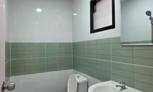 ขายทาวน์เฮาส์ 2 ชั้น อิมพีเรียลเพลส-ซอยลาดปลาดุก ทำเลทองหลังห้าง JAS Green Village ถนนเมนกว้าง 16 เมตร หลังบ้านไม่ติดใคร