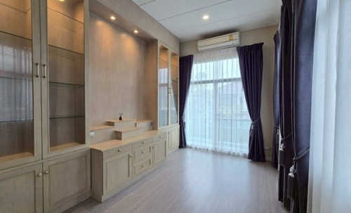 ขาย/ให้เช่า บ้านเดี่ยว 2 ชั้น หมู่บ้านเพอร์เฟคเพลส พระราม 9-กรุงเทพกรีฑา ทำเลดีมาก โทร 098-428-2935