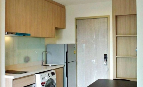 For sale RHYTHM SUKHUMVIT 36-38 ใจกลางทองหล่อ ใกล้ BTS ชั้น 10 วิวสระ โทร 094-9963362